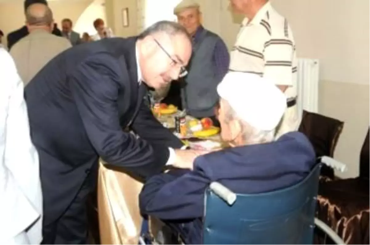 Huzurevinde Ağlatan Ziyaret