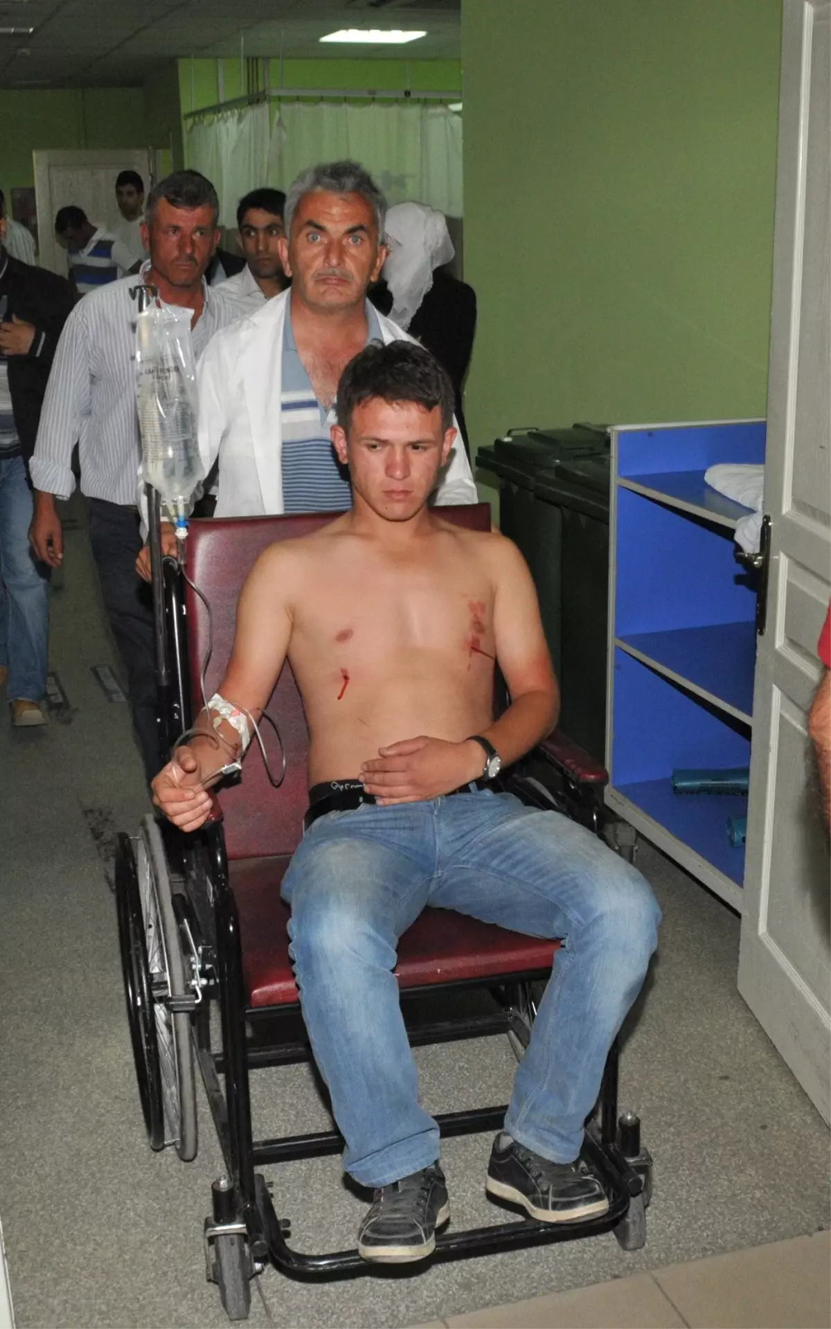 Kavgayı Ayırmak İsteyenlere Pompalıyla Ateş Etti: 8 Yaralı