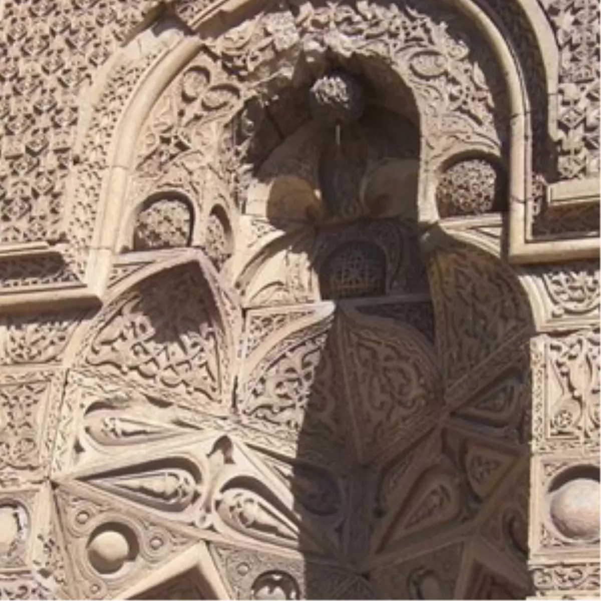 "Namaz Kılan İnsan" Siluetinin Sırrı