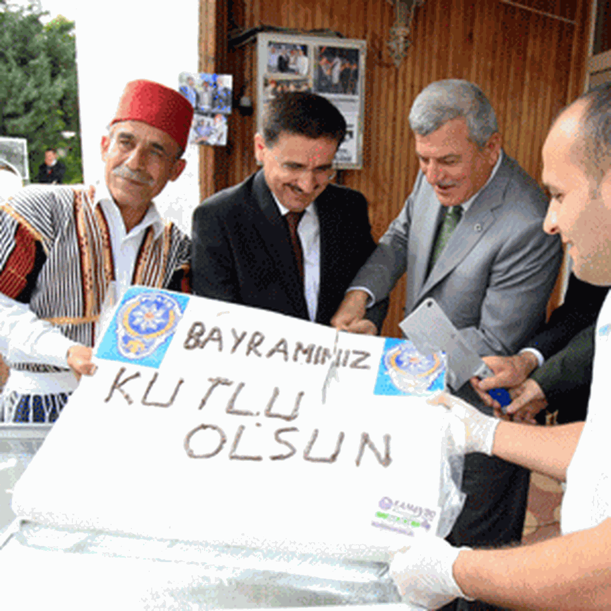 Nöbetçi Polislere Bayram Hediyesi