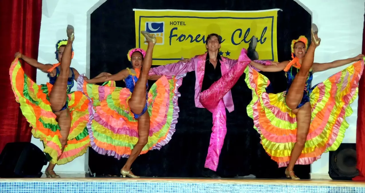 Turistlerle Birlikte Çifte Bayram Kutlaması