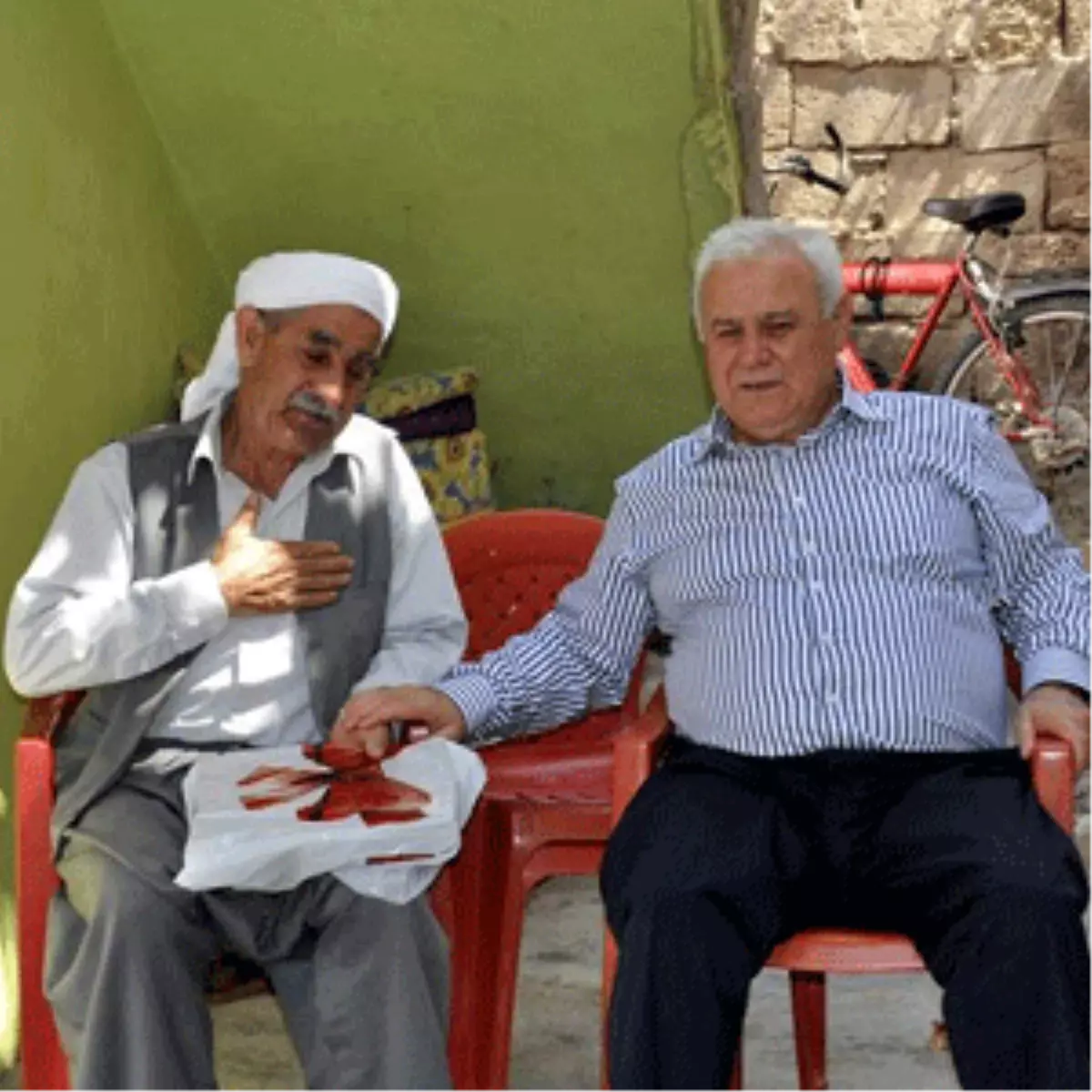 Vali Çolak, Şehit Ailelerini Bayramda Yalnız Bırakmadı
