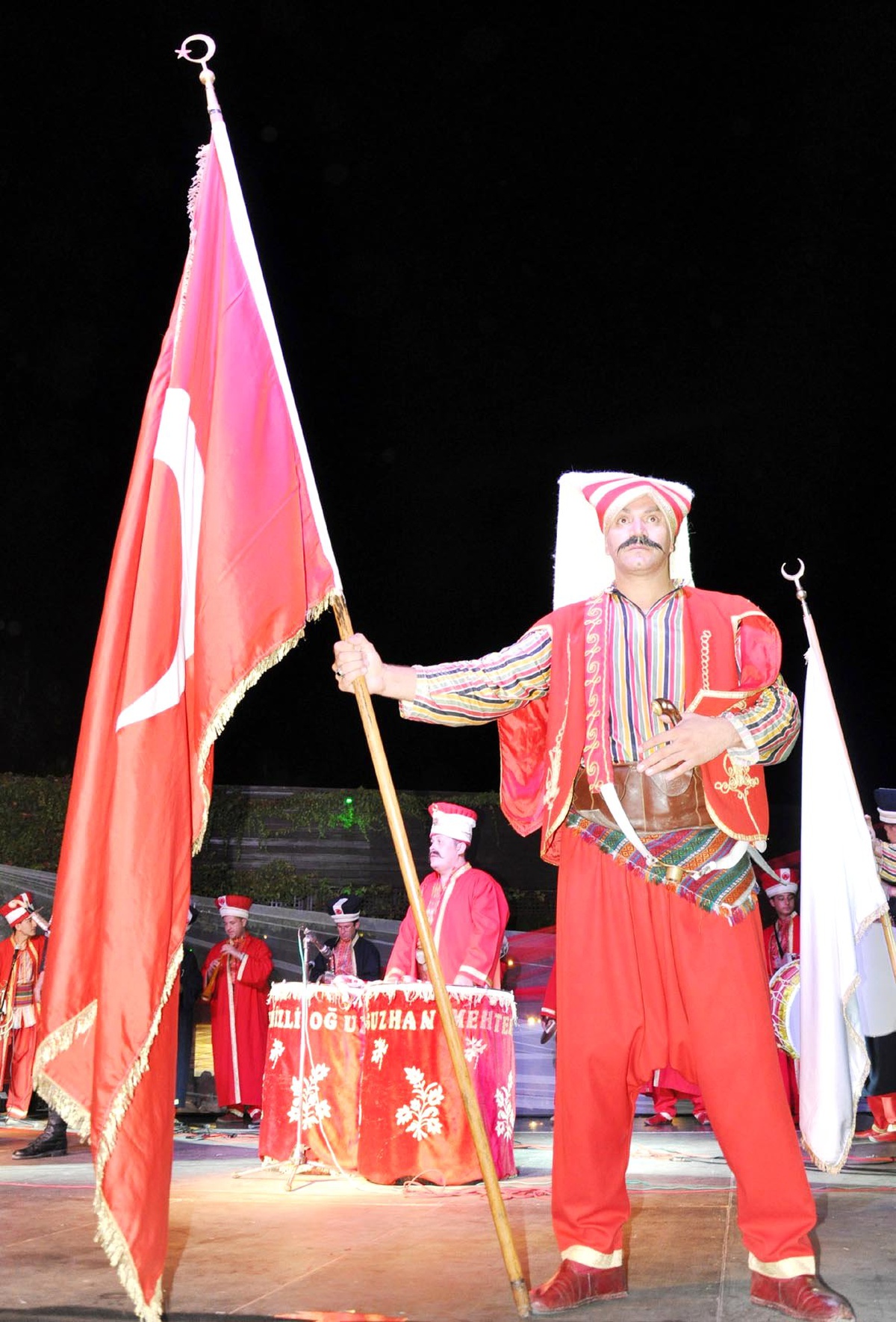 'zafer Galası'nda Turistler Türk Bayraklı Tişört Giydi