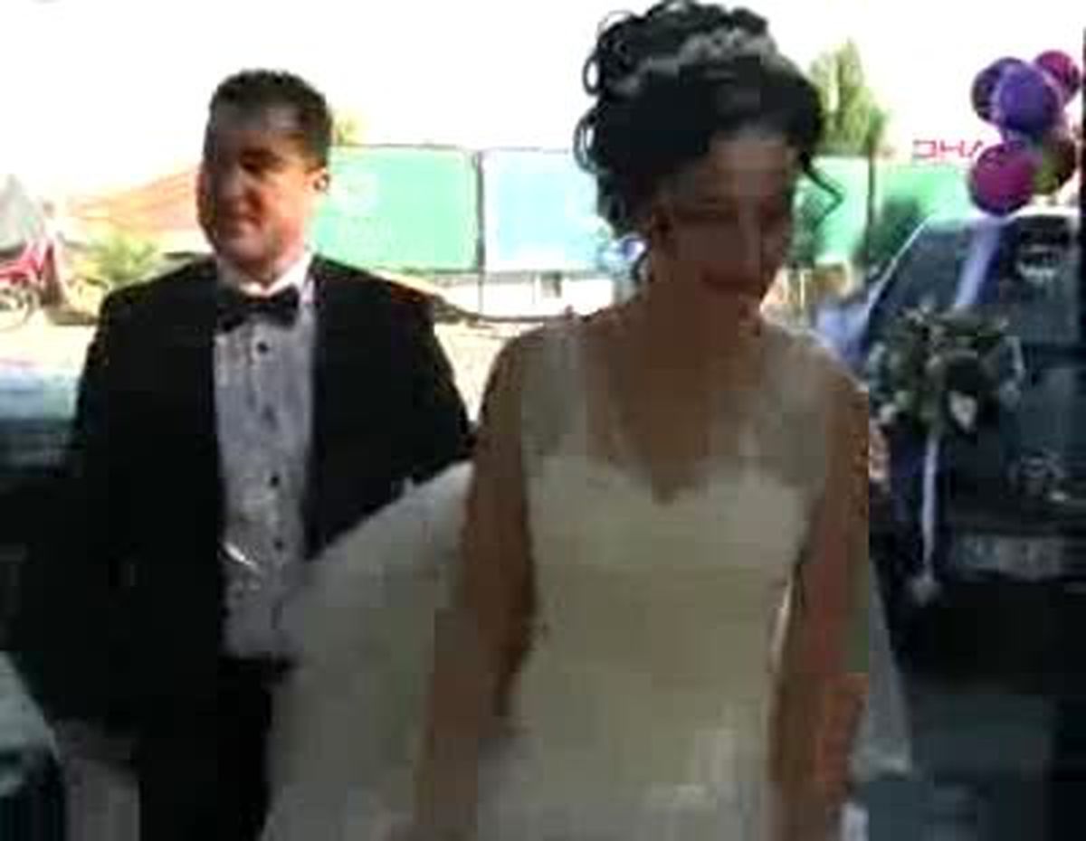 Evlenmeden Önce Yaşlıları Ziyaret Edip Bayramlarını Kutladılar