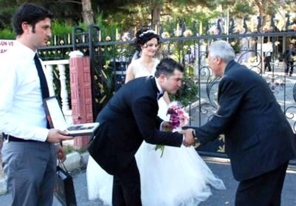 Nikahları Öncesi Yaşlıları Ziyaret Edip Bayramlarını Kutladılar