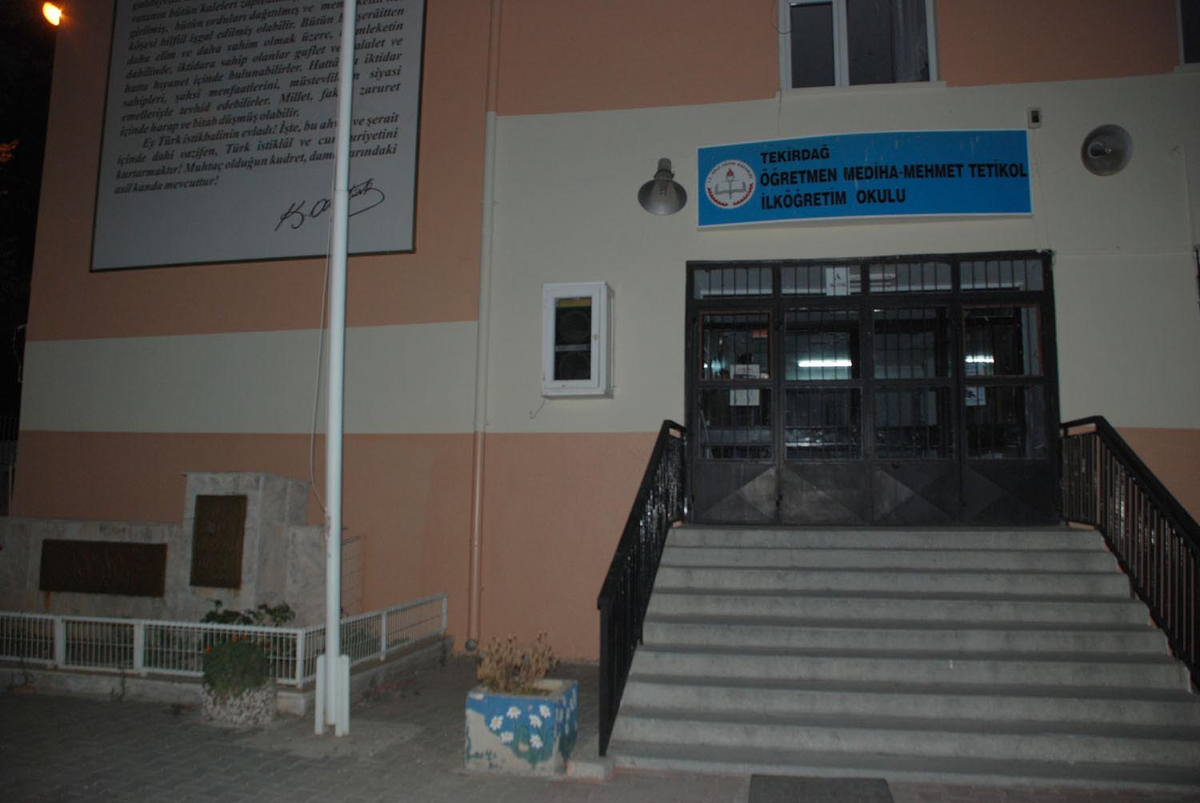 Tekirdağ'da Atatürk Büstünü Çalmaya Kalkıştılar