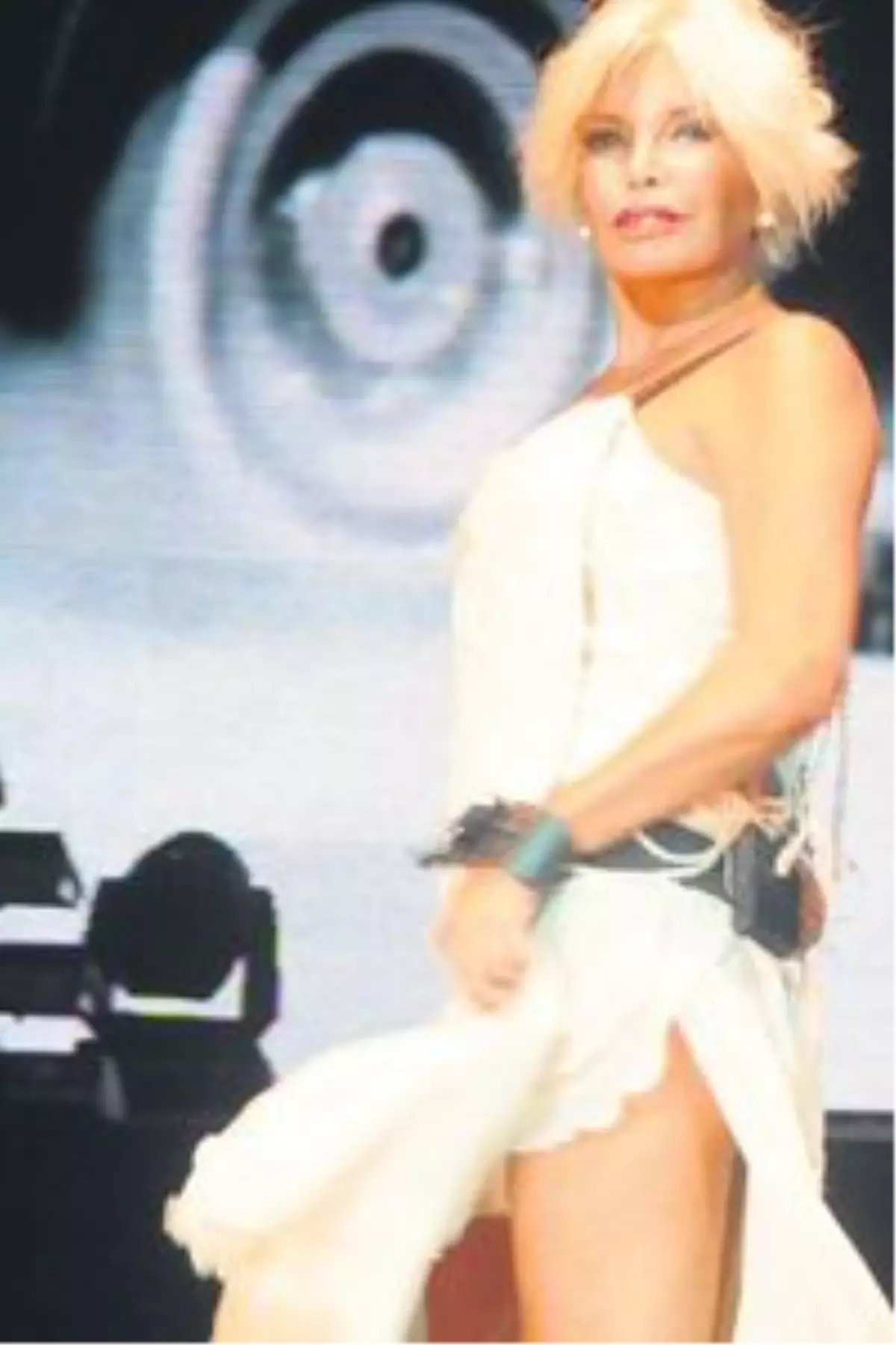 Ajda'dan Yırtmaç Şov