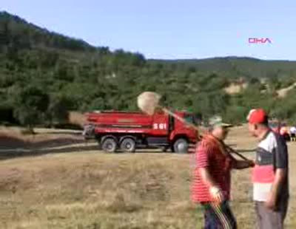 İtfaiye Erleri ile Köylülerin Çabası, Tepedeki Türk Bayrağı'nı Yanmaktan Kurtardı