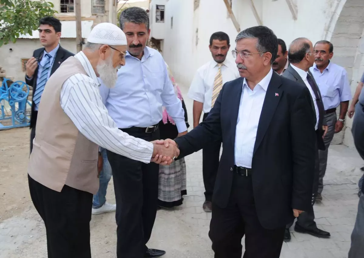 Bakan Yılmaz\'dan Davutoğlu\'na Destek