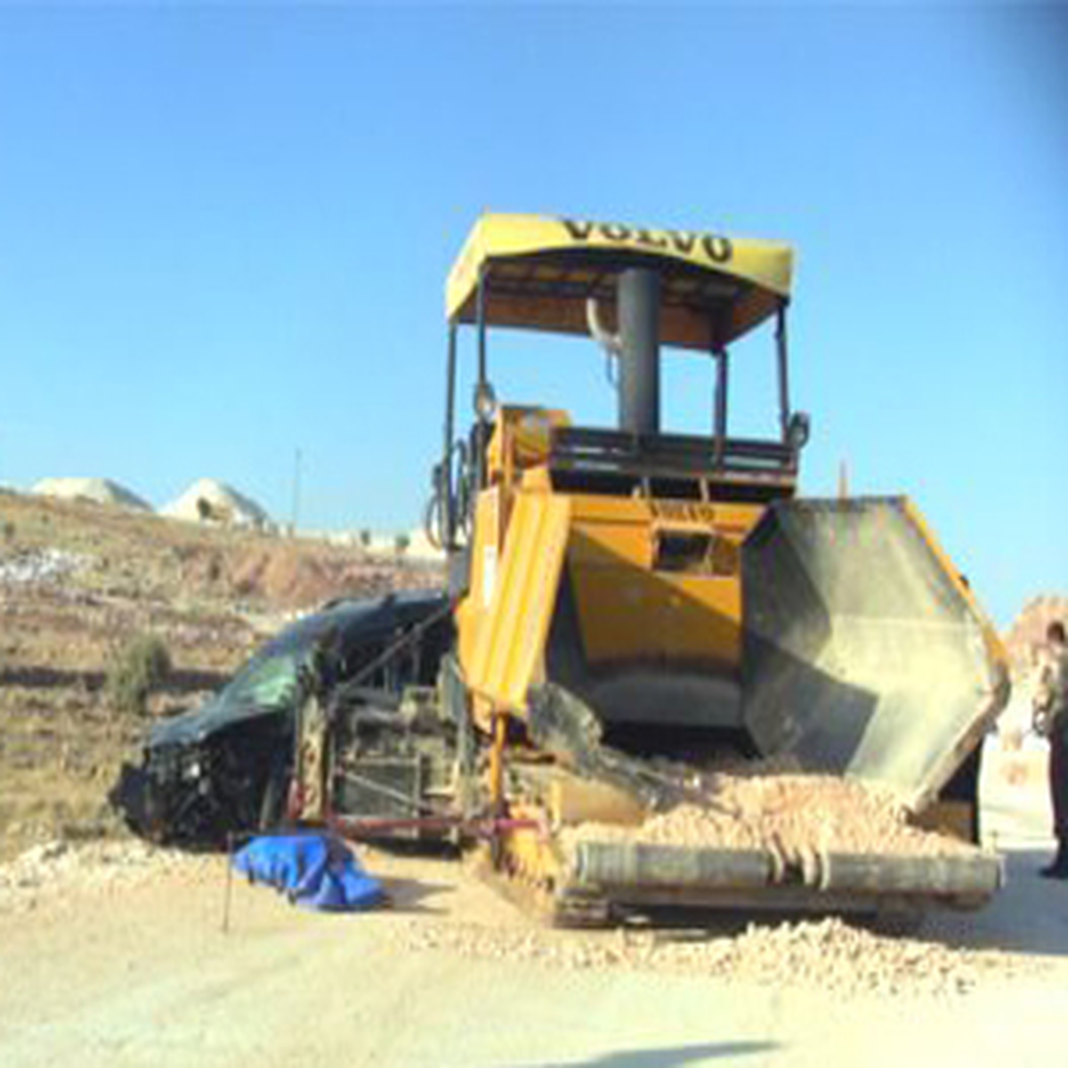 Otomobil Yol Çalışması Yapan İşçilere Çarptı
