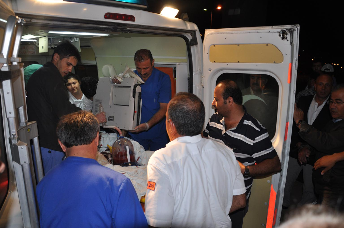 Tunceli'de PKK'lılar Halı Sahada Futbol Oynayan Polisleri Taradı: 1'i Şehit, 2 Ölü, 8 Yaralı(2)