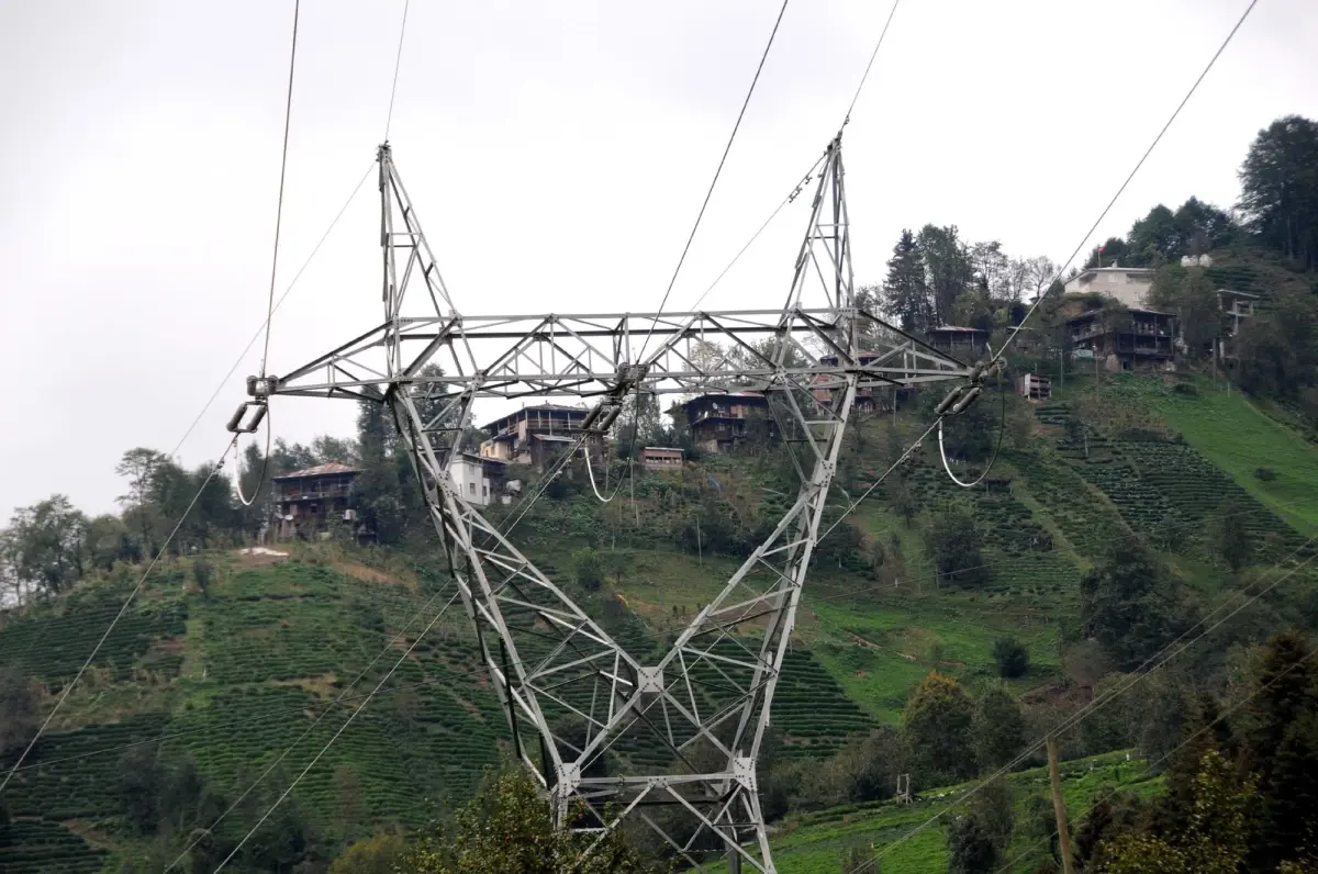 Arazilerinden Enerji Hattı Geçirilen Köylülerden TEİAŞ\'a Tepki