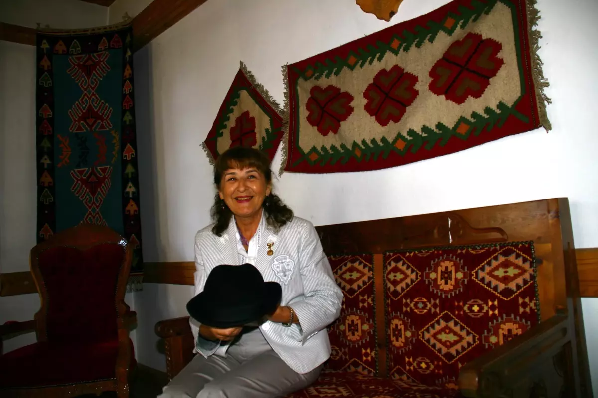 Demirel\'in Efsane Fötr Sapkası Kastamonu\'da Sergileniyor