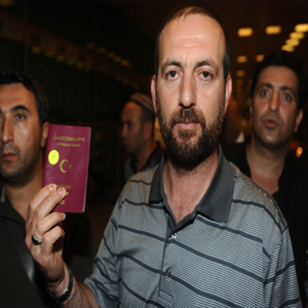 Havaalanında 'Aşağılama' Krizi