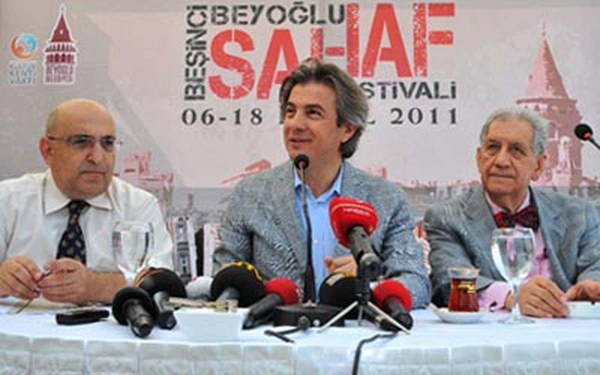 Asırlık Kitapların Kokusu Beyoğlu'nda