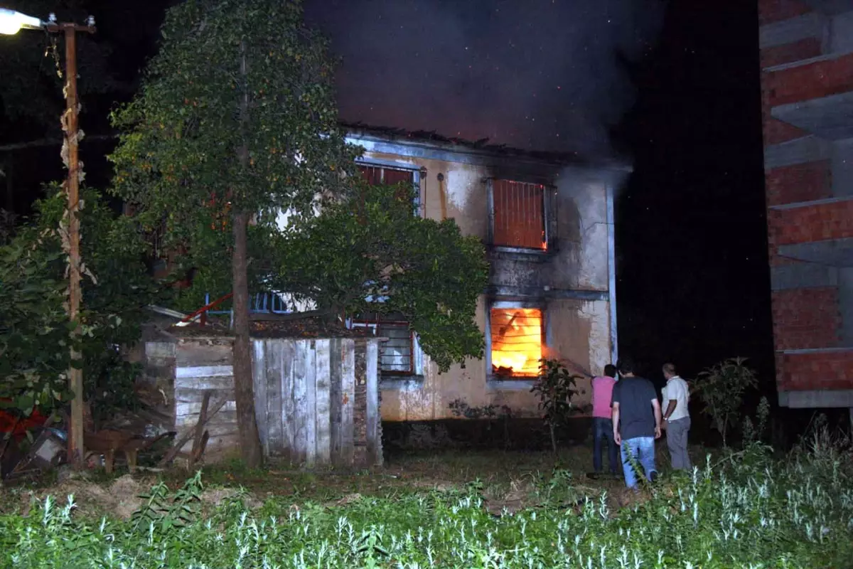 İtfaiyecinin Evi Yandı