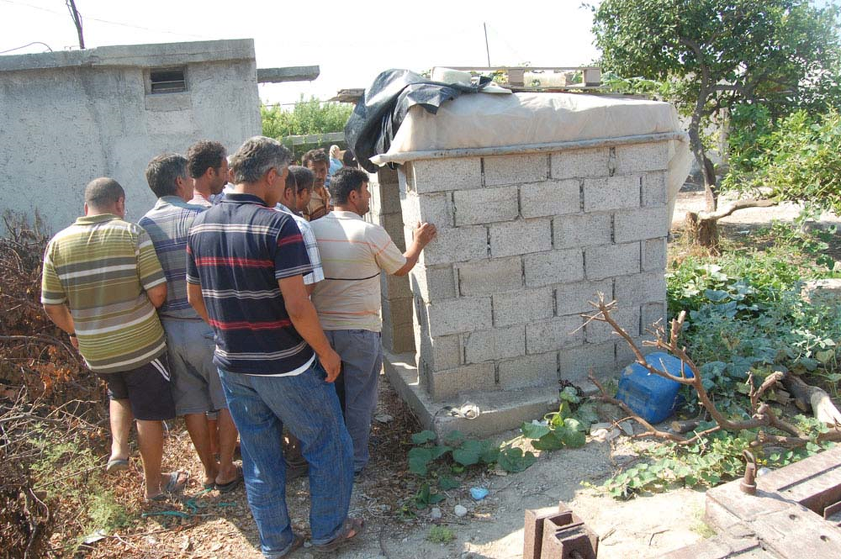 Eşinin Başını Taşla Ezerek Öldürdü!