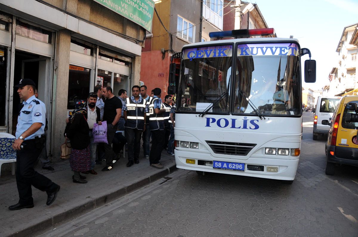 Cinayet Caddesine Polis Baskını