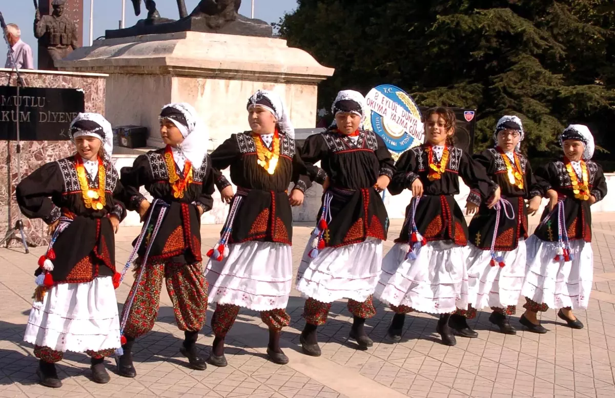 Rüzgar Uçurdu, Onlar Oynadı