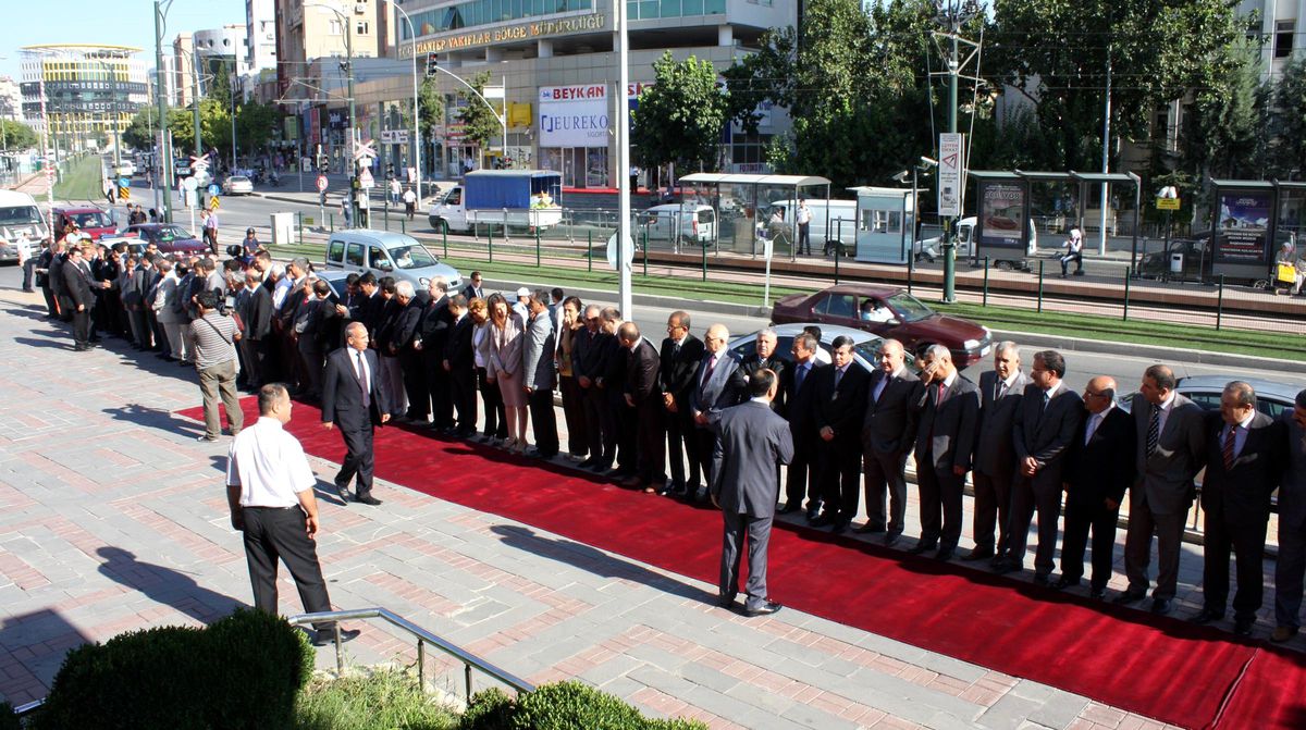 Valiyle Tanışma Kuyruğu