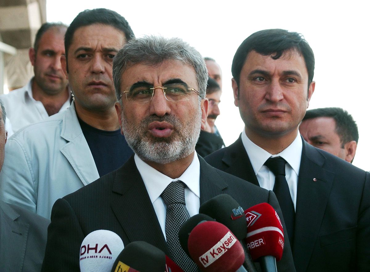 Bakan Yıldız: Cem Uzan Ülkeye Dönsün Hesap Versin