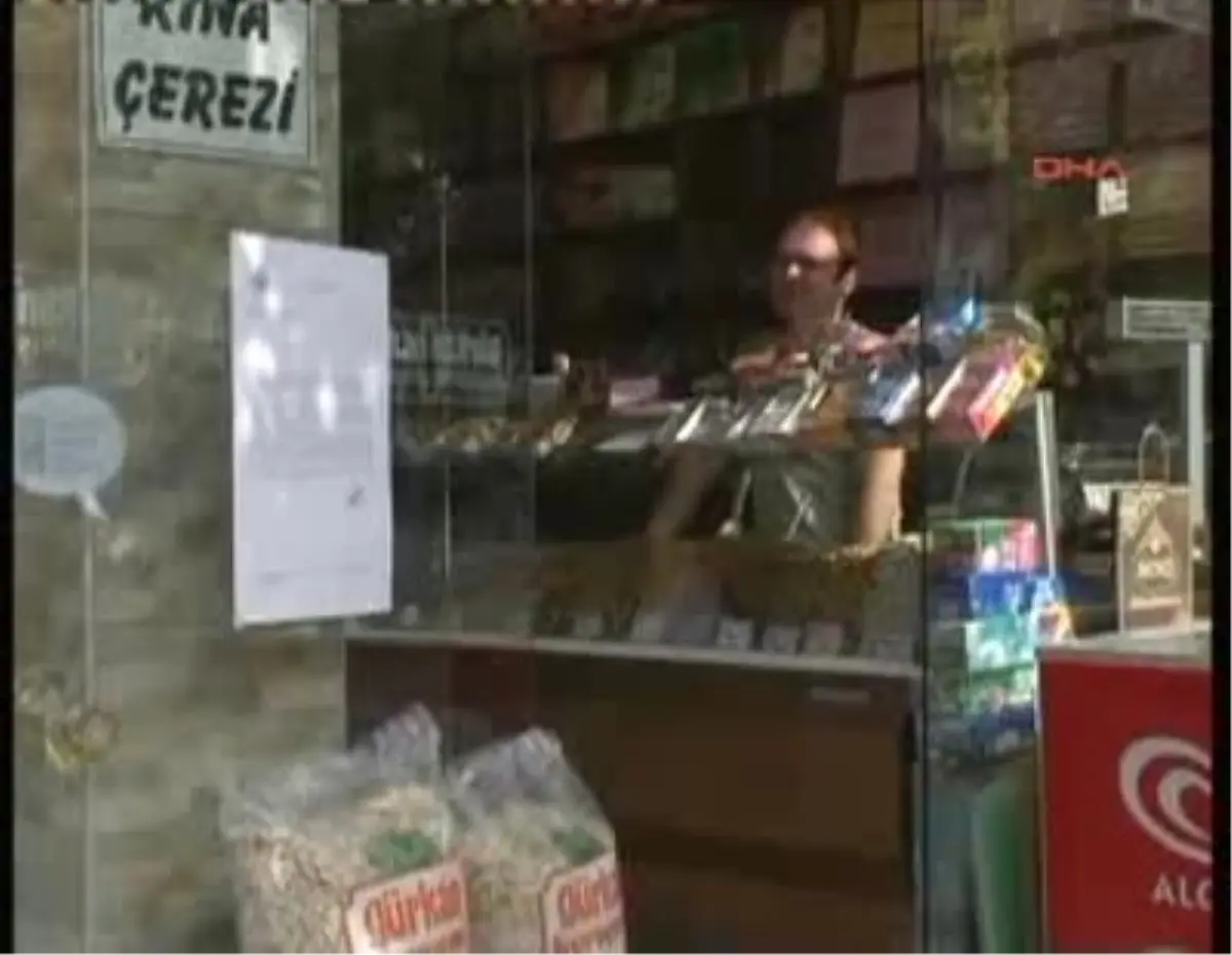 Kuruyemiş Kabuklarının Üzerindeki Tuz Kaldırımlara Zarar Veriyor Uyarısı