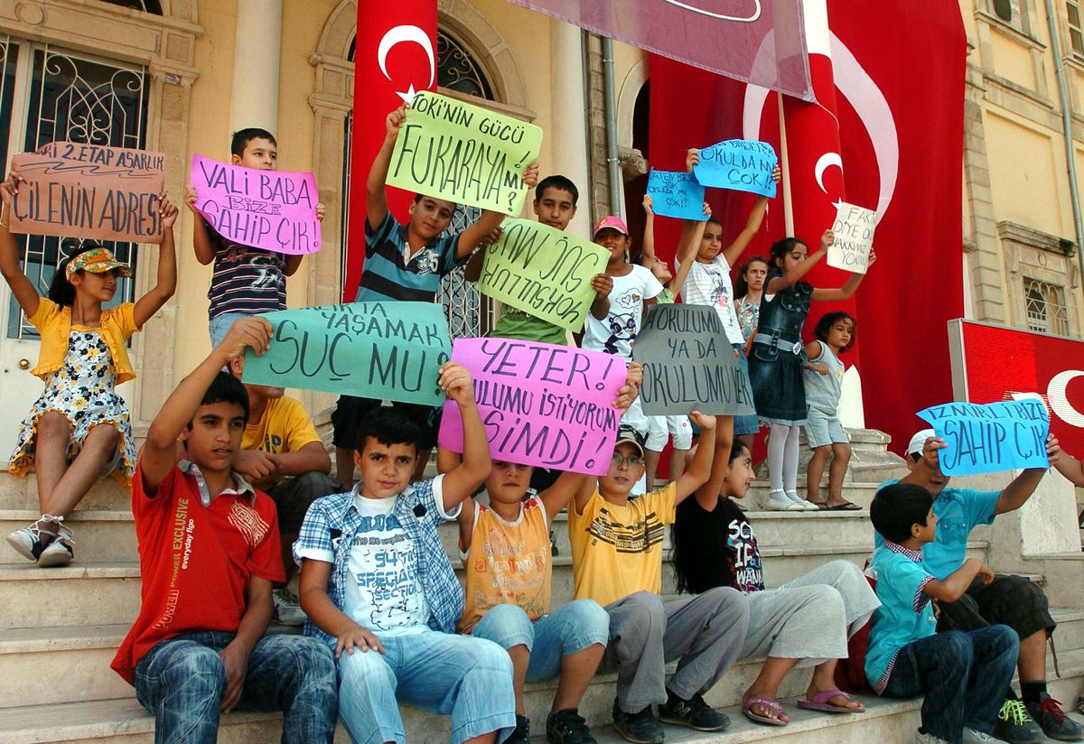 Öğrencilerden, Valilik Önünde Okul Eylemi