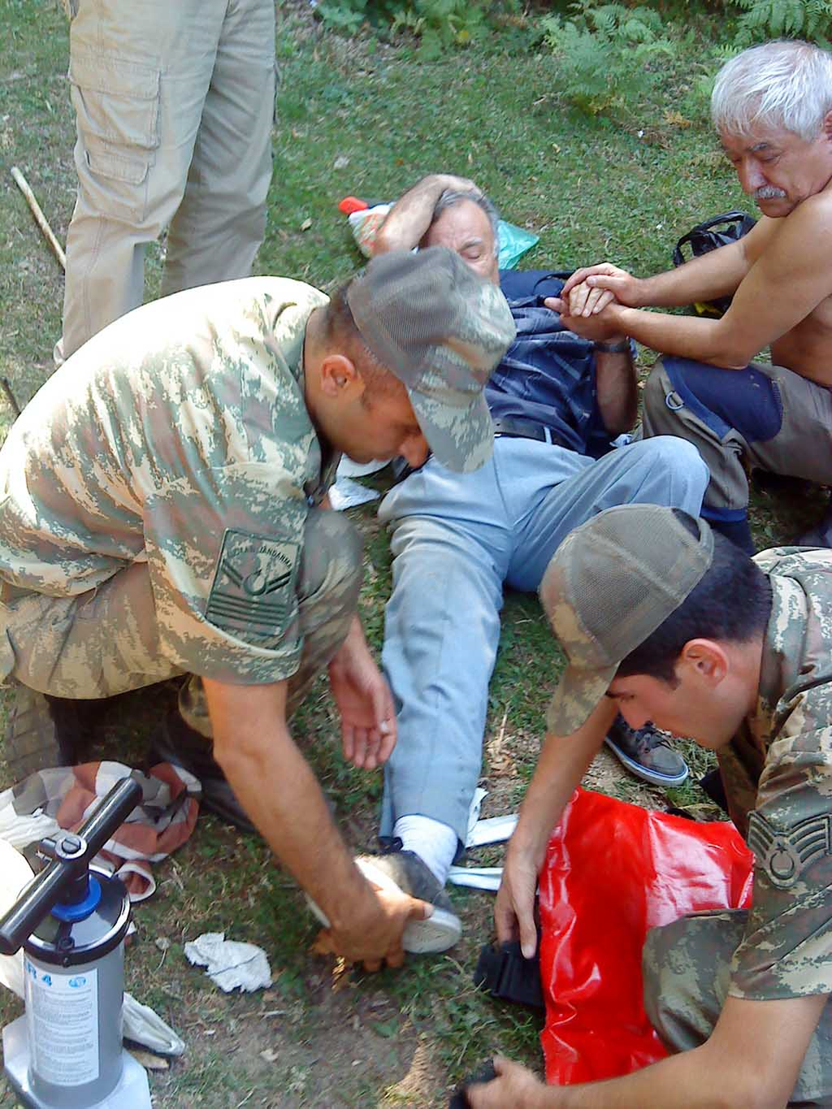 Uludağ'da Ayak Bileği Kıralan Yaralıyı, Askerler 2 Saat Taşıdı