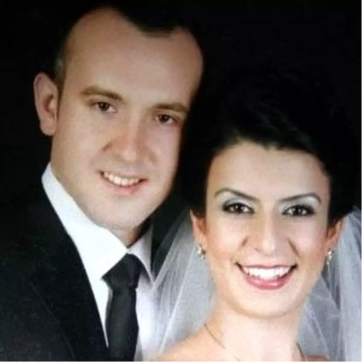 Dilay Öğretmen, Vurulan Eşine Koşarken Şehit Düşmüş