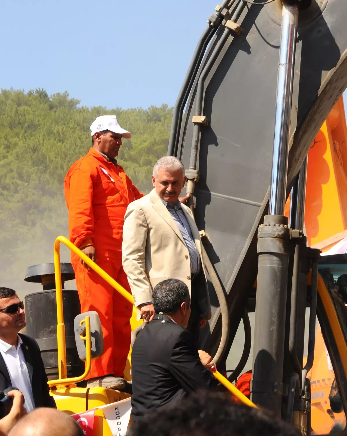 Ulaştırma Bakanı Yıldırım Sabuncubeli Tüneli\'nin Temelini Attı