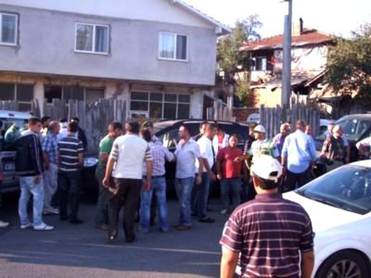 Kamyonet ile Otomobil Çarpıştı: 5 Yaralı