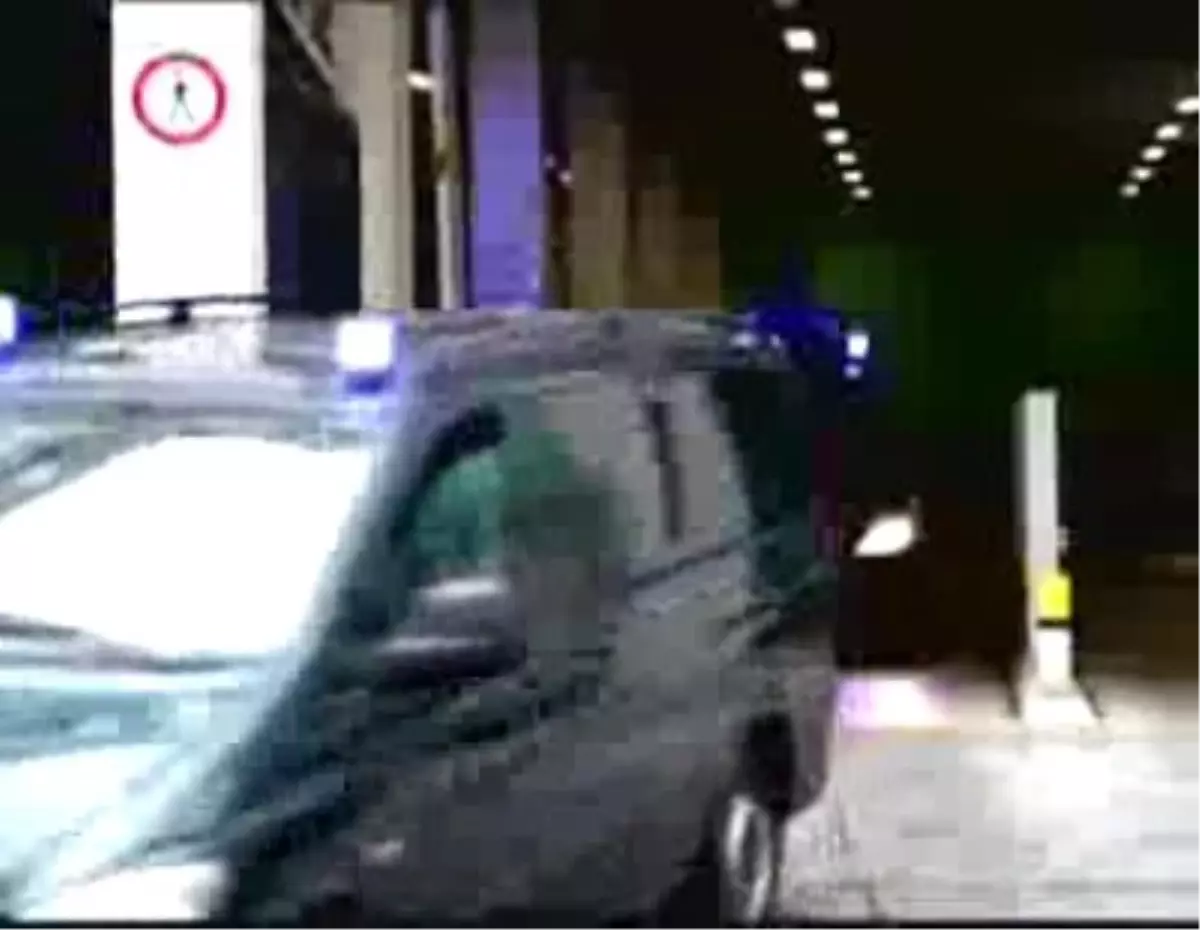 Merkel\'den Teröre Karşı Uyarı