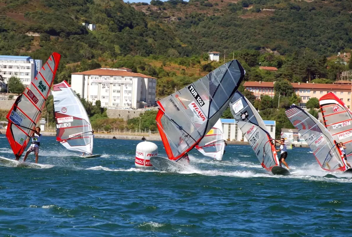 Pegasus Windsurf Şampiyonu Çağla ve Bora
