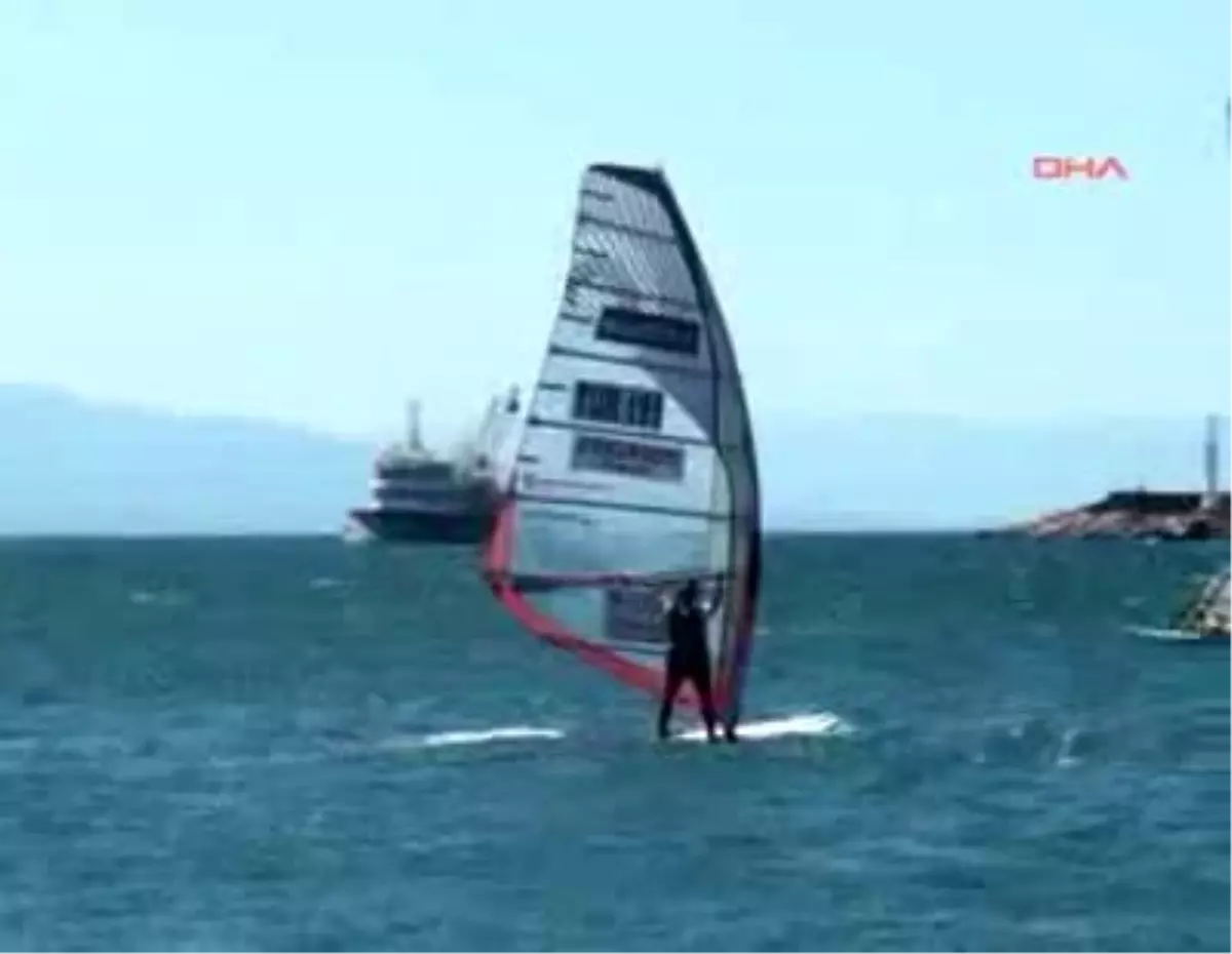 Pegasus Wındsurf Ligi\'nin Şampiyonları Çağla ve Bora