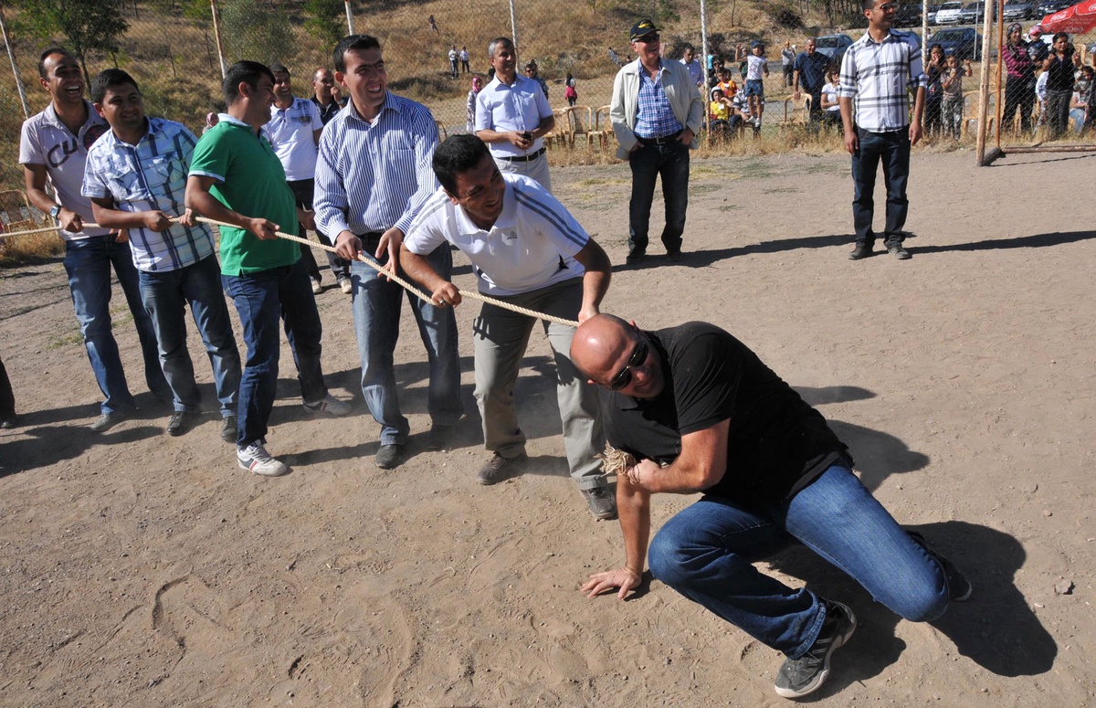 Şenlikte Halat Koptu, Polisler Yere Yuvarlandı
