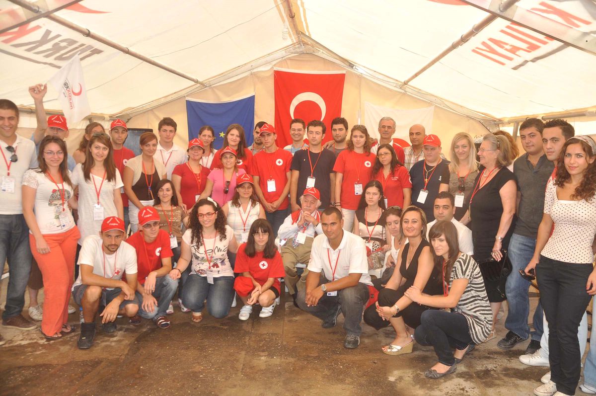 'deprem Dede'yi Elleriyle Dokunarak Tanıdı