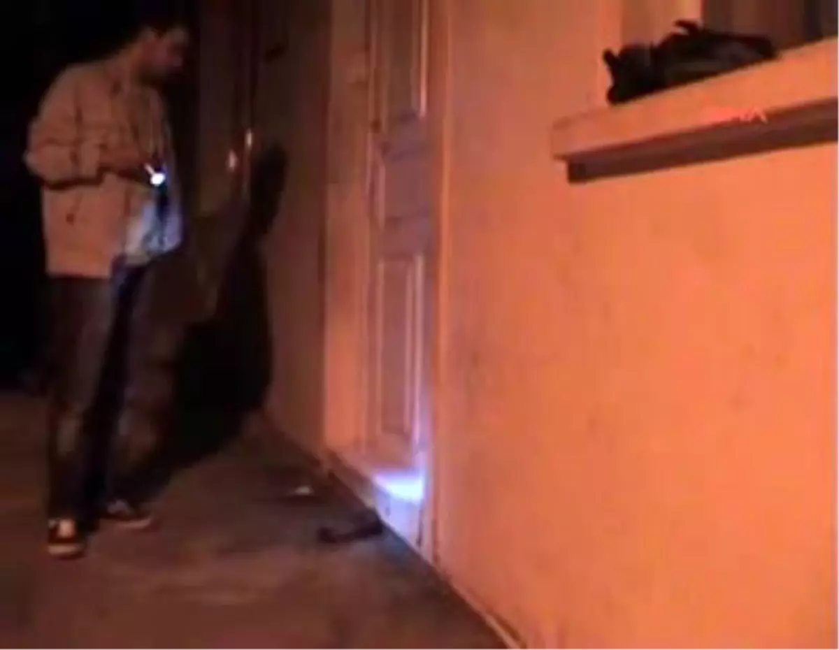 Eve Giremeyen Hırsız Evsahibini Jiletledi