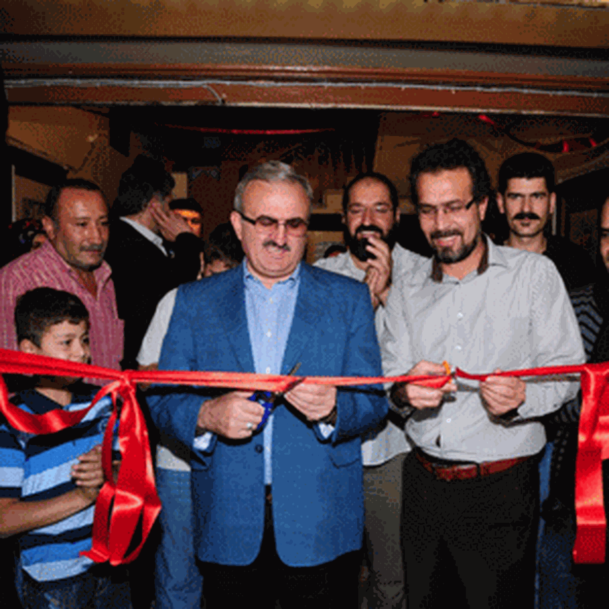 Vali Karaloğlu, 'Akdamar Kilisesi' Karma Resim Sergisini Açtı