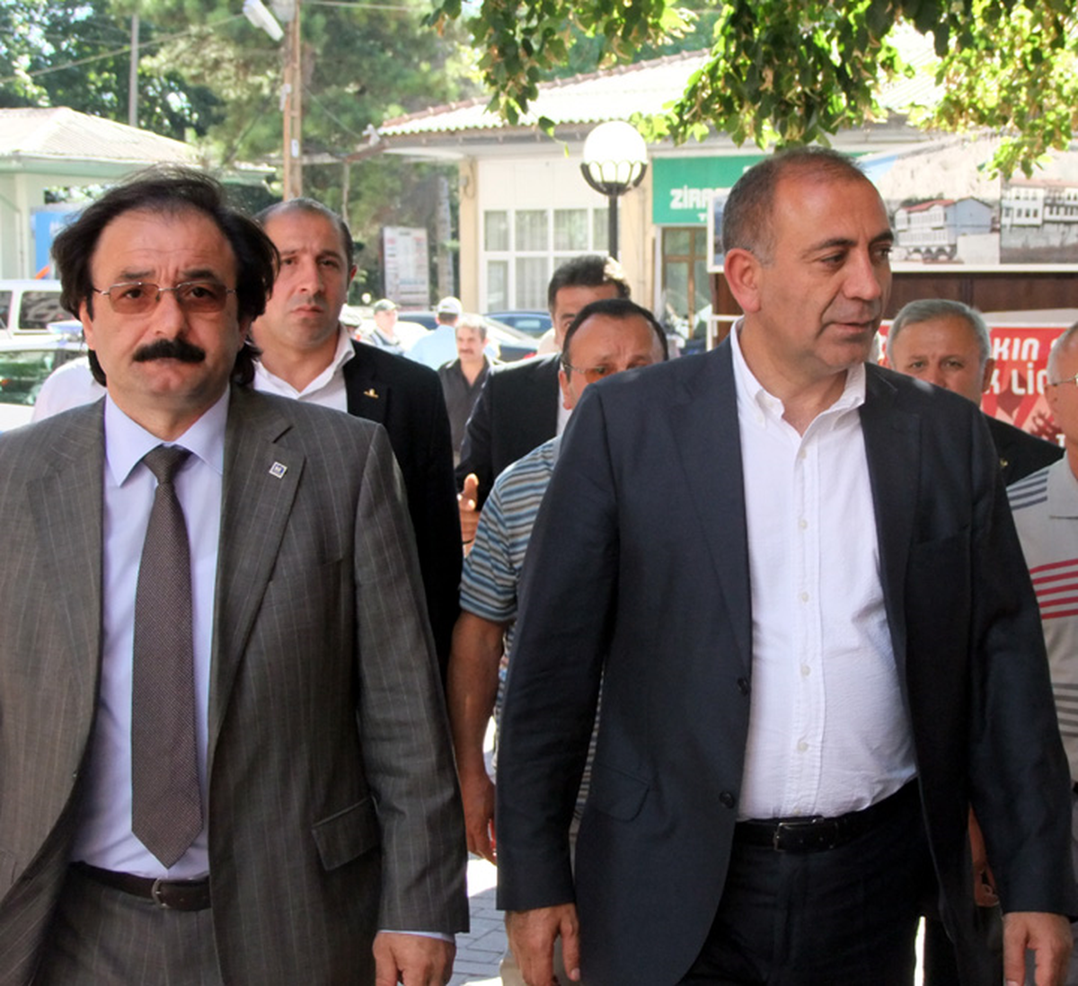 Gürsel Tekin'den Hüseyin Çelik'e: Sen Hangi Millettensin?