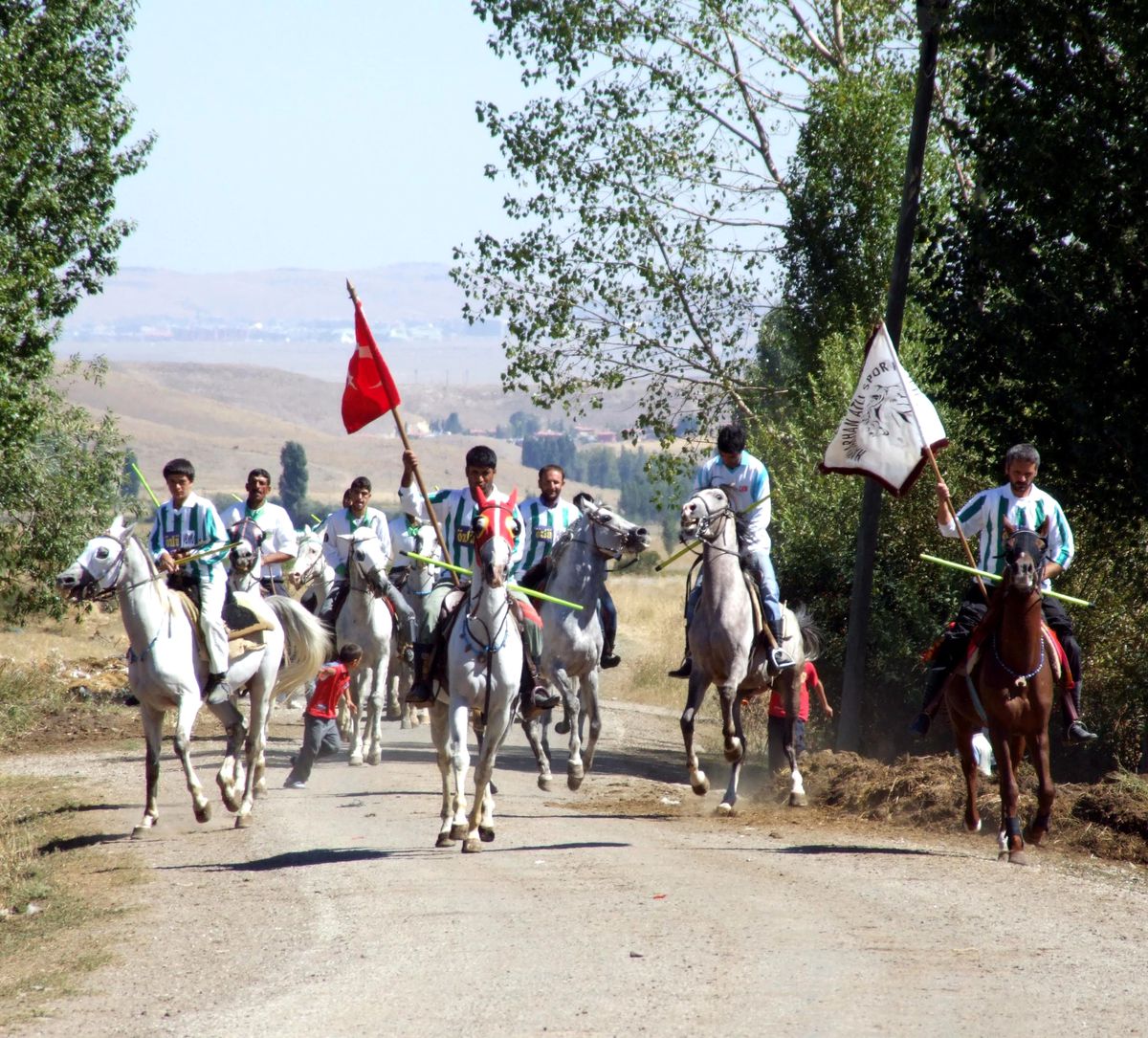 Kaymakamı Ciritçiler Karşıladı