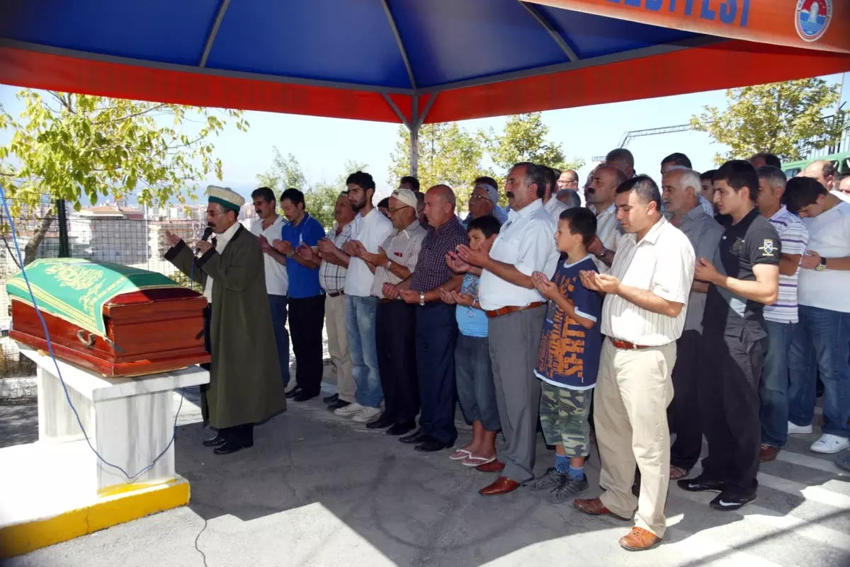 Traktör Altında Kalan 4 Yaşındakı Akın, Toprağa Verildi