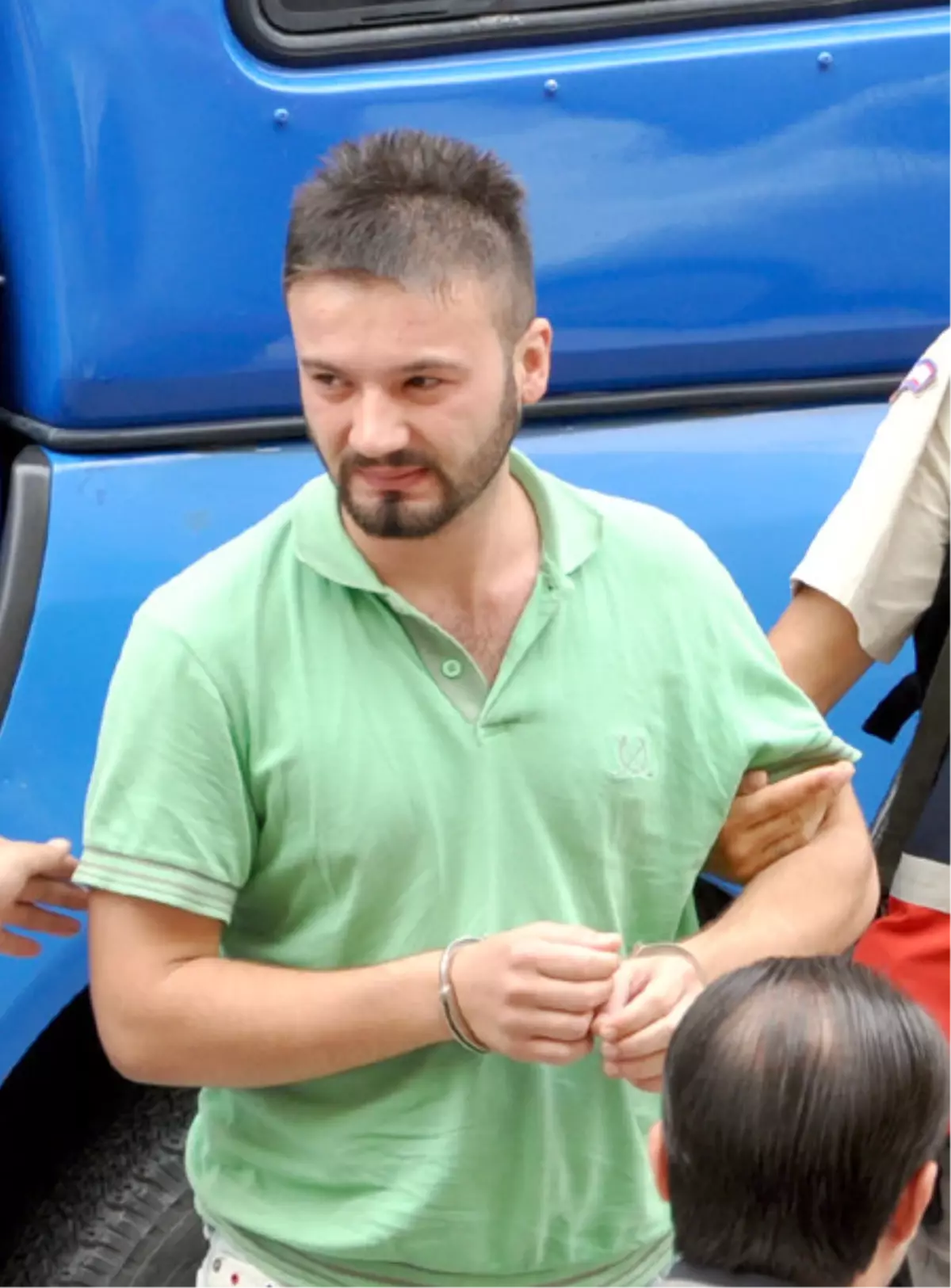 Küfür Kavgasında Arkadaşlarını Yaraladı