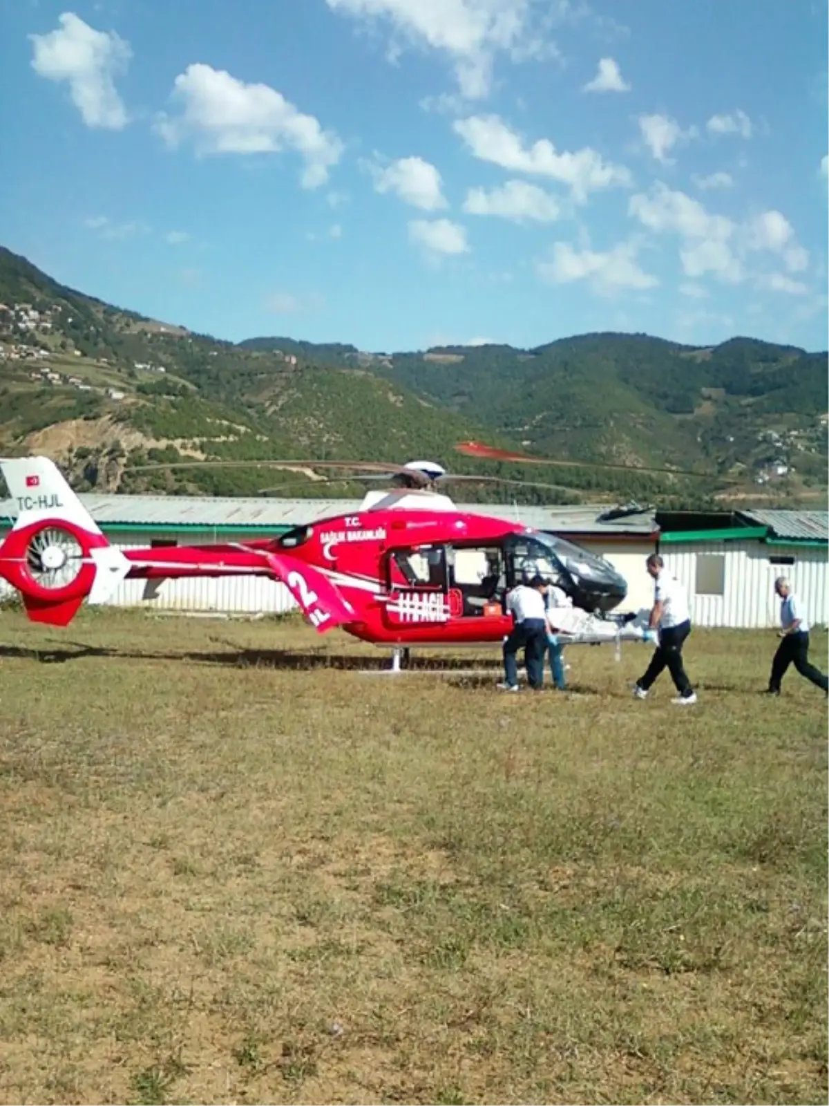 Otomobil Uçurumdan Yuvarlandı: 1 Ölü, 4 Yaralı