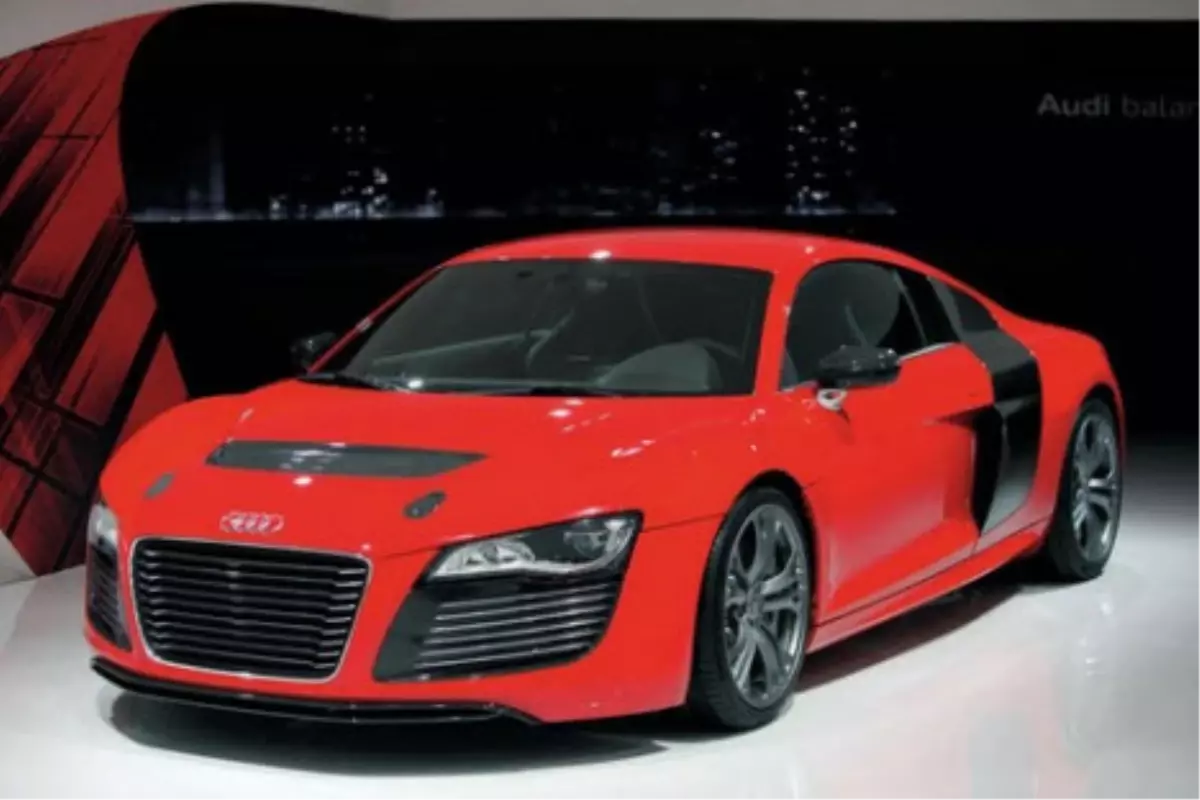 Audi R8 E-Tron Ortaya Çıktı!