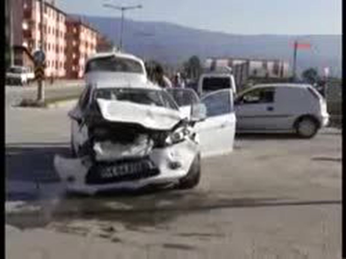 Gelin Arabası Kaza Yaptı: 2 Yaralı