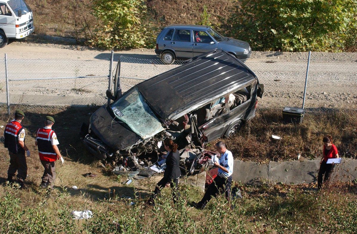 Minibüs Takla Attı: 1 Ölü, 3 Yaralı