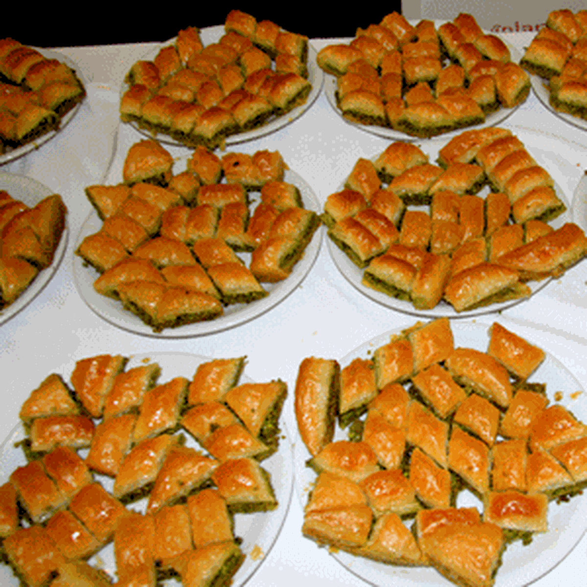 1 Kilogram Baklavayı 2 Dakikada Yedi