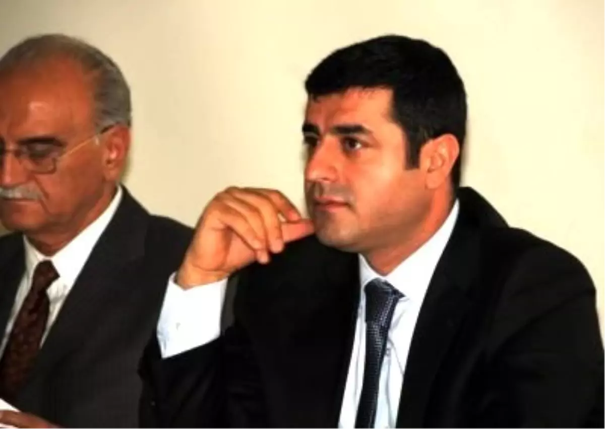 DTK\'dan Çıka Çıka Öcalan Çıktı