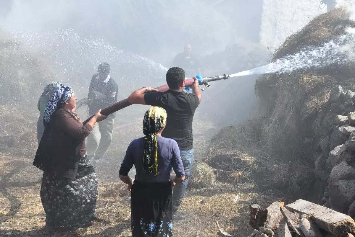 Köyde Ot Yangını Paniği