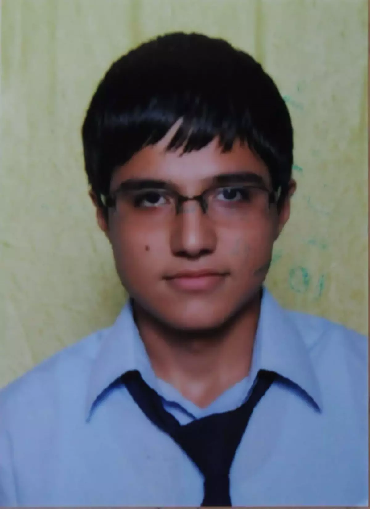 Liseli Derviş\'in Okulunda Yas